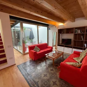 Domo Is Solus - - Living Affittacamere